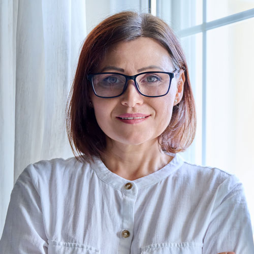 portrait-of-a-mature-confident-woman-looking-into